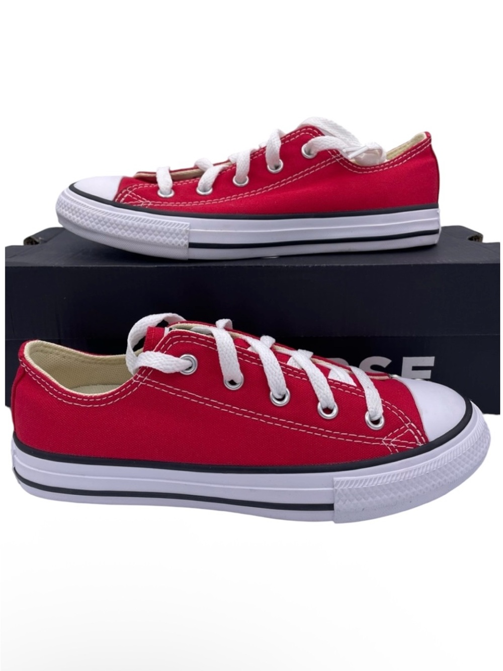 Converse chuck taylor all star canvas low kids red white sneakers Size 2